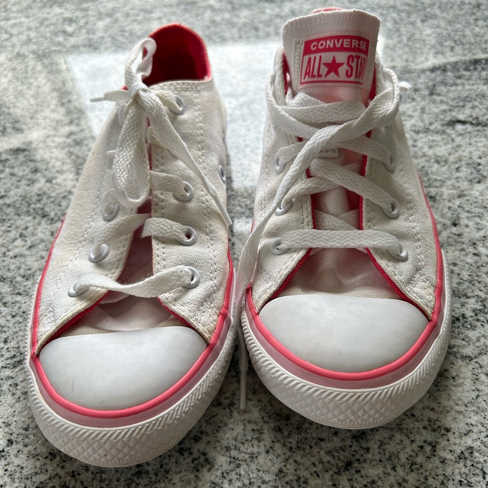 Women’s converse size 6